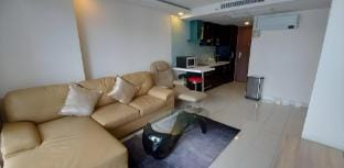 Grand Avenue Pattaya, 2 br, 2 baths, Pool-view Apartment in Pattaya City