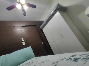 1 Bedroom with Balcony Condo in Makati Apartment in Pasay