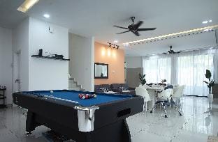 AquaLuxe Hideout 【Netflix/Private KTV/Pool/Movie】 Vacation rental in Johor