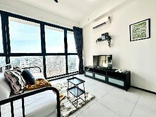 UrbanSuite 3BRBrilliant Homestay 10pax by USB161 N Vacation rental in George Town