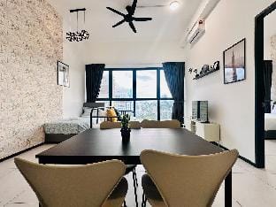 HOT-UrbanSuite 3BR Homestay@GTown@10px USA121 N  Vacation rental in George Town