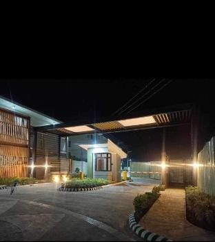 J Tropics Condos in Plumera Mactan/Wi-Fi + Netflix Apartment in Lapu-Lapu City