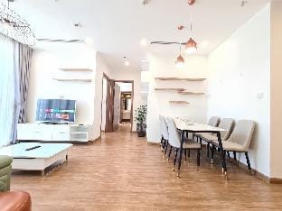 Vinhomes Skylake 3BR + 2WC / City view unipue Apartment in Laos