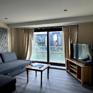 apartment with water view Apartment in London