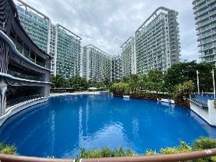 The Solaris Point with Pool View (Netflix & Wi-Fi) Apartment in Paranaque