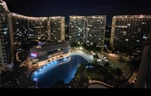 The Solaris Point with Pool View (Netflix & Wi-Fi) Apartment in Paranaque