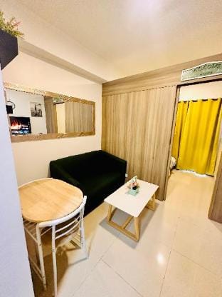 POOL VIEW UNIT WITH BALCONY Vacation rental in Mandaluyong