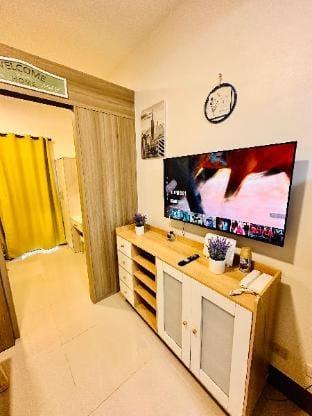 POOL VIEW UNIT WITH BALCONY Vacation rental in Mandaluyong
