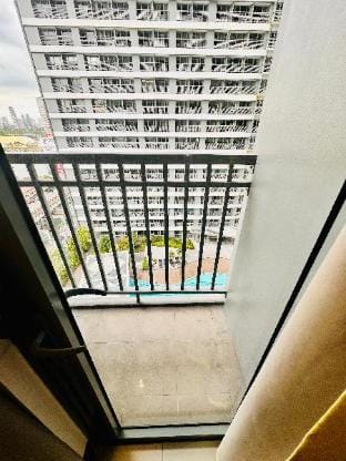 POOL VIEW UNIT WITH BALCONY Vacation rental in Mandaluyong