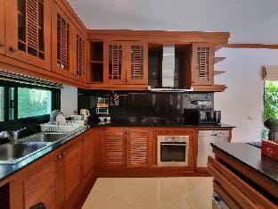 Private pool villa near Naiharn beach,Rawai Phuket Villa in Rawai