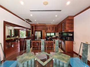 Private pool villa near Naiharn beach,Rawai Phuket Villa in Rawai