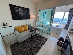 Cozy9 Living in Bangkok 60m to MRT near chatuchak Apartment in Bangkok