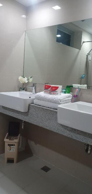 New Cozy 2BR @ BGC Near Malls, Resto & Shops Vacation rental in Makati
