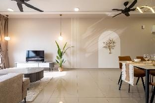Autumn 4BR,MRT,InfinityPool,MVertica 9pax中文房东 Vacation rental in Federal Territory of Kuala Lumpur