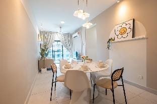 Sunflower Cottage Majestic Maxim 3BR Cannaught Chinese-speaking Host Apartment in Federal Territory of Kuala Lumpur