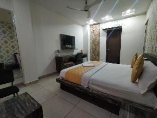 Hotel Maya Inn Vacation rental in Noida