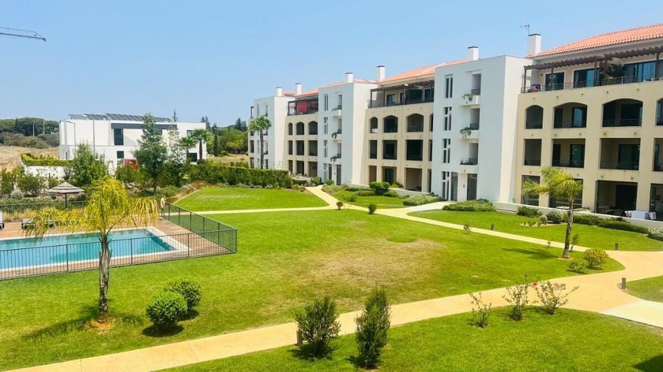 Apartamento T2 novo e espaçoso em Vilamoura Apartment in Olhos de Água