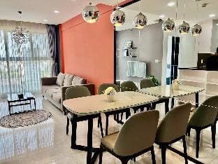 Luxury 2BR Apt, SECC, FV, TamDuc, Cresent Mall Apartment in Ho Chi Minh City