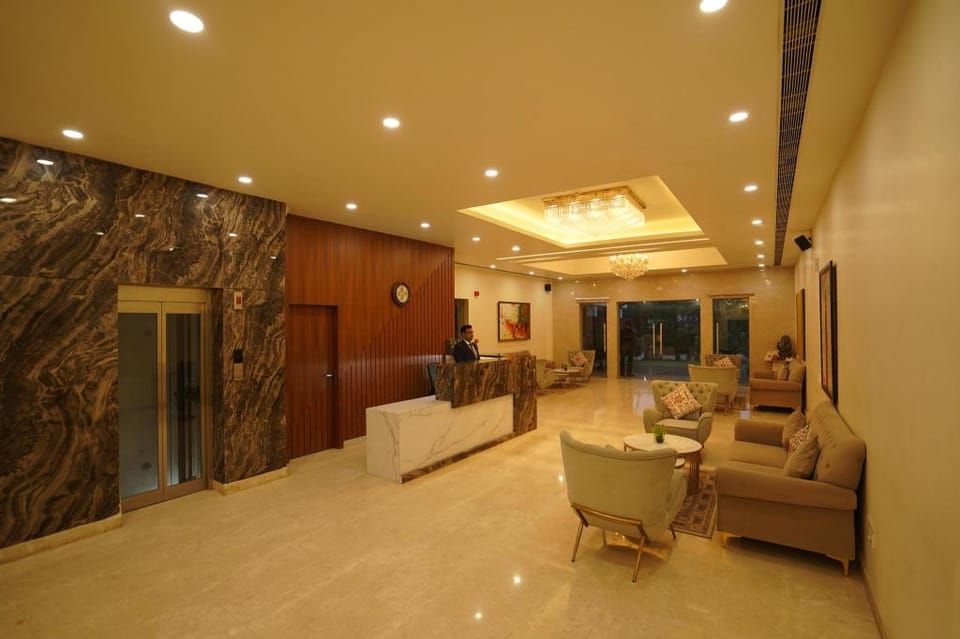 Hotel Luxe Opera NH8 at 7km from IGI Delhi Airport Hotel in Gurugram