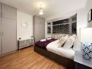 Charming 3-bedroom family home Vacation rental in Isleworth