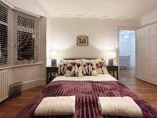Charming 3-bedroom family home Vacation rental in Isleworth