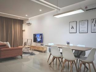 H+M Residence near Setia City Convention II Apartment in Selangor, Malaysia