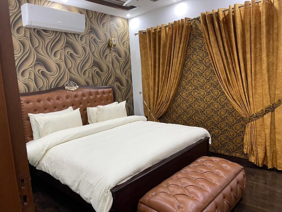 Royal Three Bed Independent House Dha Phase 6. Vacation rental in Lahore