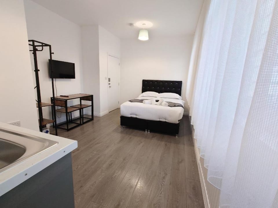 Centra Station Apartment in London