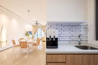 Cozy Home@United Point 3BR7Pax,Pool,AboveMall,Gym Apartment in Petaling Jaya