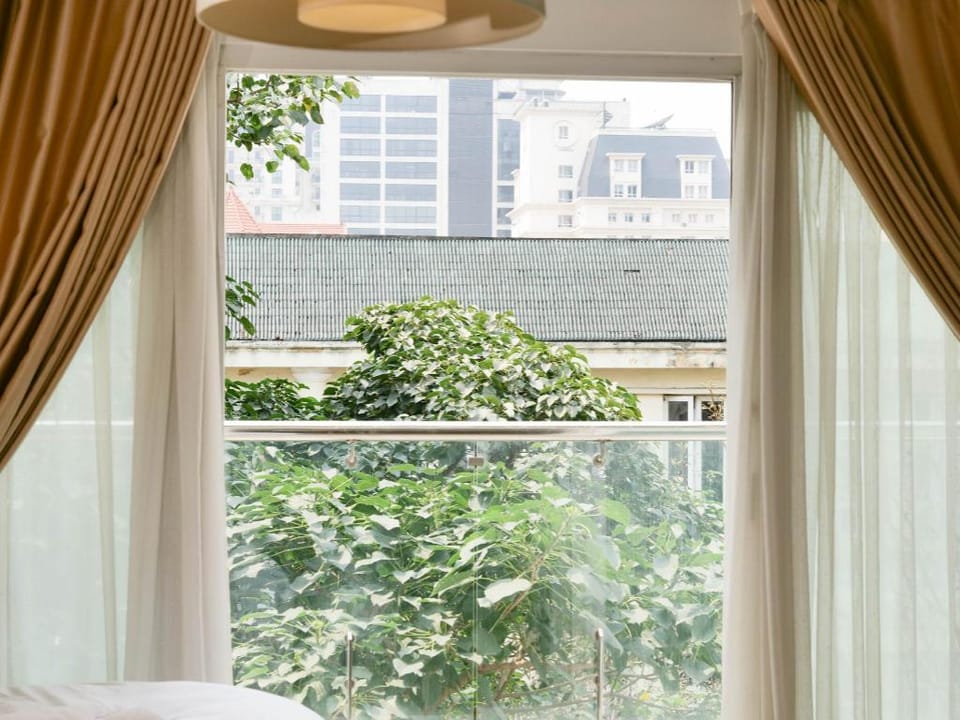 Căn hộ có ban công lớn view Nhà Tù Hoả Lò (1min) Apartment in Hanoi