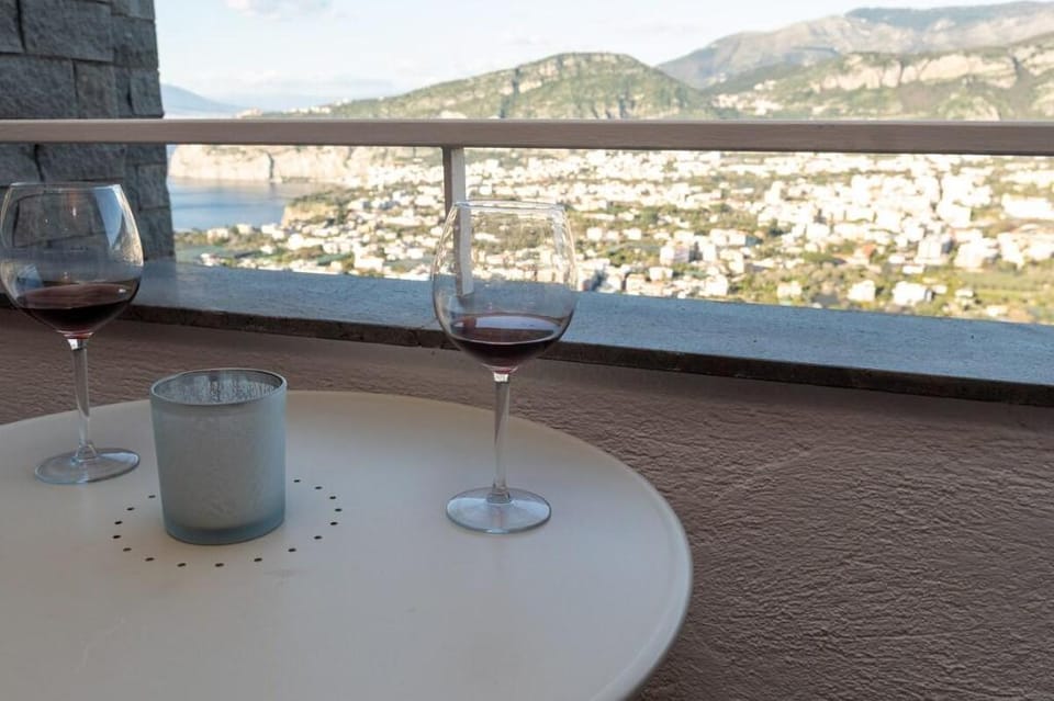Casa Don Giovanni - Amazing View on Sorrento Gulf Apartment in Sant Agnello
