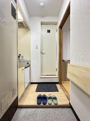 P205南海線駅2分・難波2駅・和室・専用キッチン・バスルーム・荷物預り・人気スポットアクセス便利 Apartment in Osaka