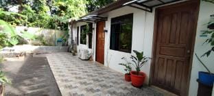 Cozy 1-bedroom house in quiet residential village. Vacation rental in Iloilo City