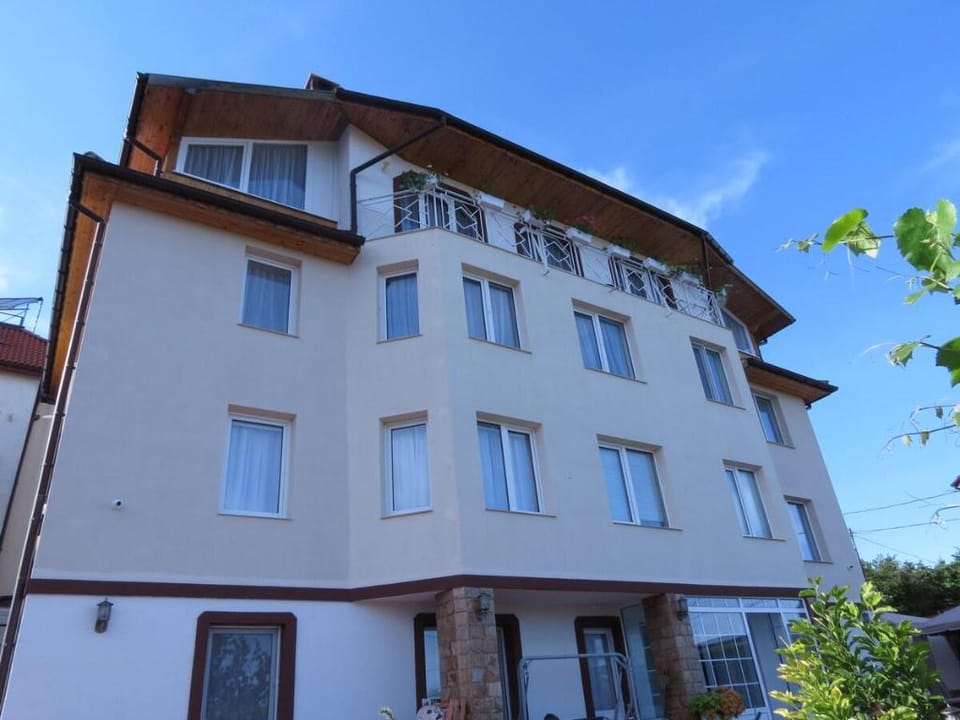 Бутикова вила за 28 човека с басейн Vacation rental in Varna