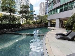 Charming 3-BR Condo in BGC Apartment in Makati