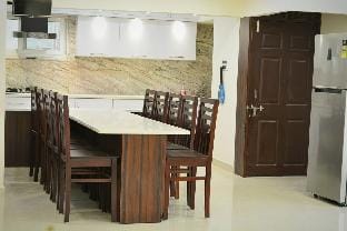 Royal Suites Penthouse with free parking Apartment in Hyderabad