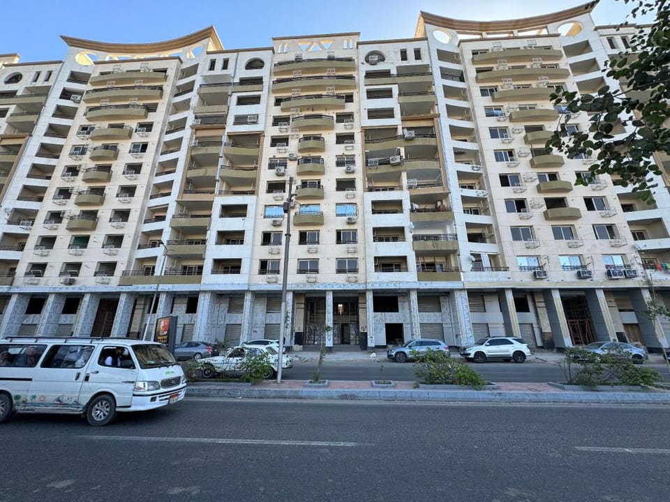 Relaxing the fresh air and direct view of the Nile Apartment in Red Sea Governorate