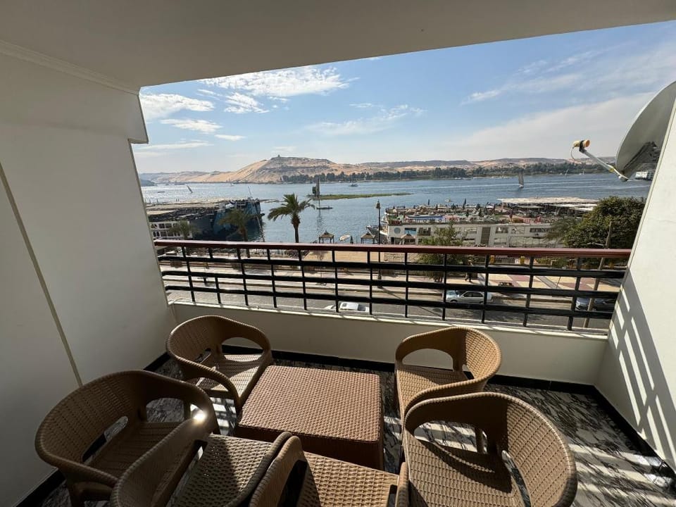Relaxing the fresh air and direct view of the Nile Apartment in Red Sea Governorate