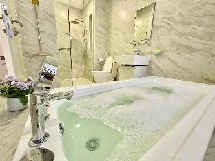 MWHolidayB1619{Relax&Cozy}Private BathTub/FreeWIFI Apartment in Malacca
