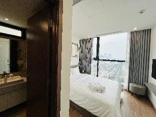 Luxury Apartment Vinhome Skylake Ha Noi city Vacation rental in Laos