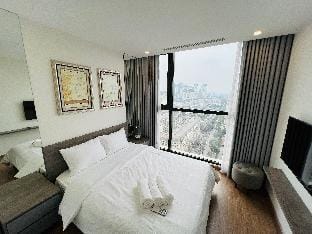 Luxury Apartment Vinhome Skylake Ha Noi city Vacation rental in Laos