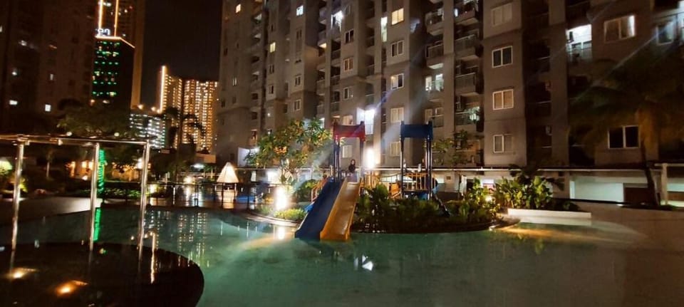 Royal Vibrant & Luxurious Studio - West Jakarta Apartment in Jakarta
