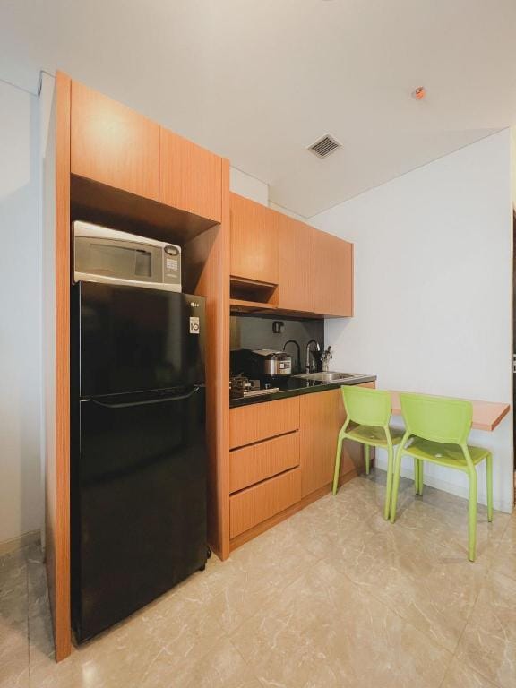 Vintage Oasis. Retro Studio at Nifarro Apartment Apartment in South Jakarta City