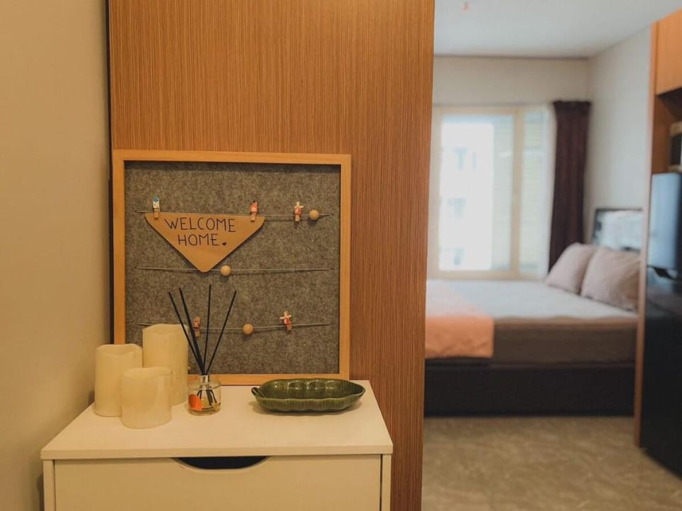Vintage Oasis. Retro Studio at Nifarro Apartment Apartment in South Jakarta City