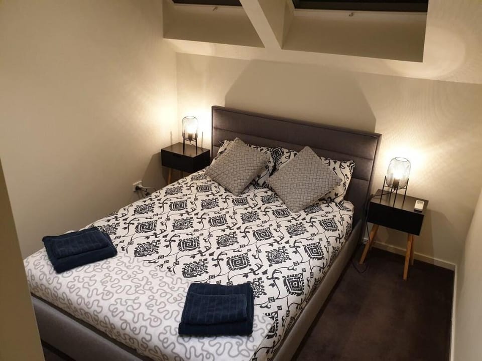 Luxurious Modern 2 Bedroom 2 Bathroom Apartment Apartment in Melbourne