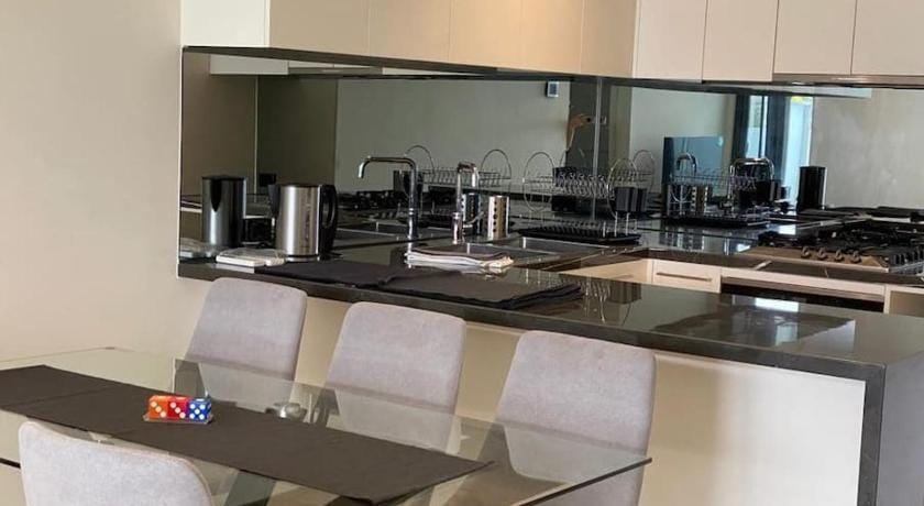 Luxurious Modern 2 Bedroom 2 Bathroom Apartment Apartment in Melbourne