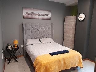 Luxury Studio 5min Walk to Gandhi Square + Wifi Apartment in Johannesburg