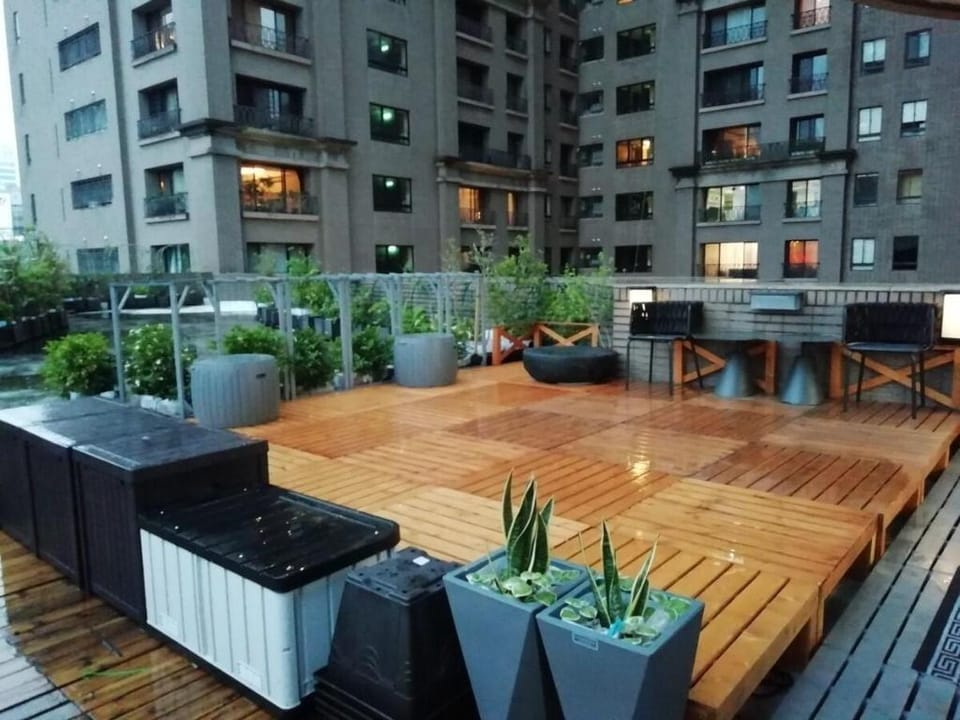 桃園~藝文中心商圈旁~全台最美綠建築圖書館~景觀露臺大戶 Apartment in Taiwan, Province of China