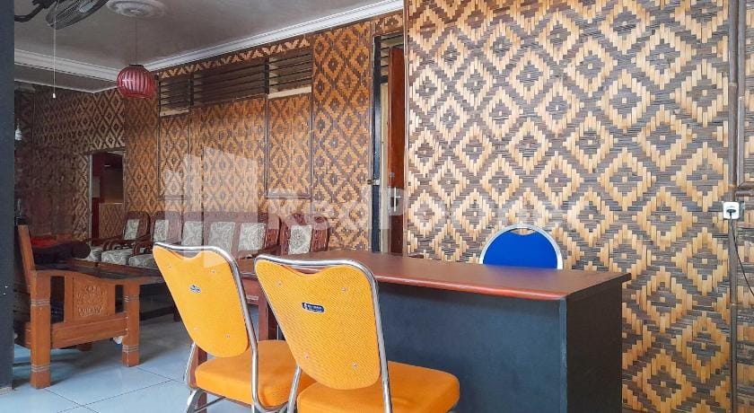 LH101 Guest House Syariah near Makam Sunan Bonang RedPartner Hotel in East Java