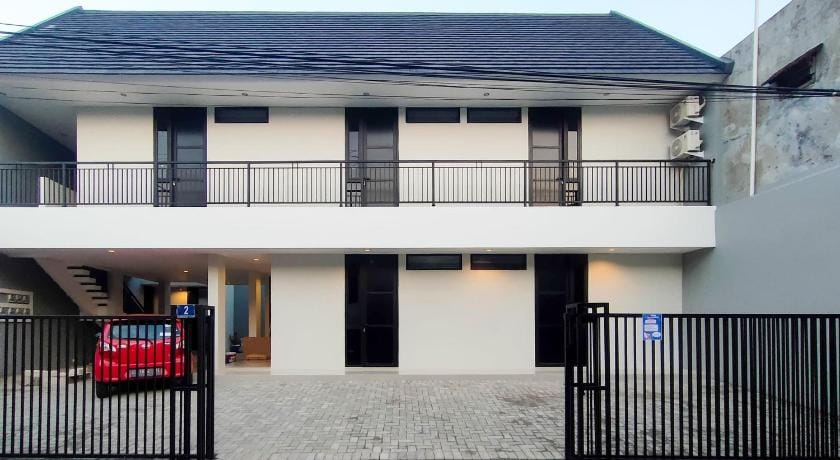RedDoorz Syariah near Rumah Sakit Soewandhie Hotel in Surabaya